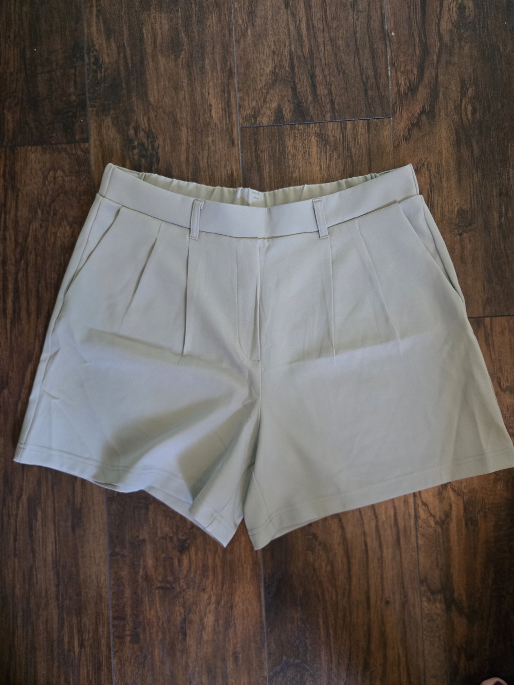 32 Degrees High-Rise Pleated Shorts in Light Sage